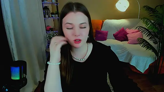 Moonvelle online show from November 2025 12:06:01 PM