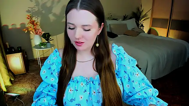 Moonvelle online show from December 2025 12:21:02 PM