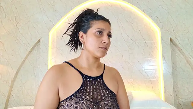 Snapshot of Antonella_Russo1 chatting on May 2026 01:18:02 PM Antonella Russo1 online show from May 2026 01:18:02 PM
