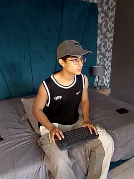 Aaron Eze online show from February 2026 09:40:01 PM