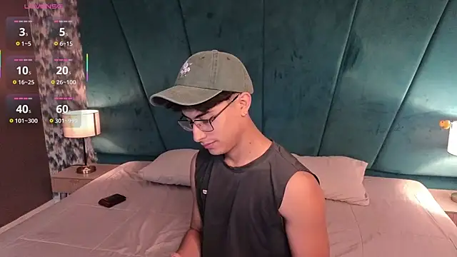 Aaron Eze online show from February 2026 09:33:01 PM