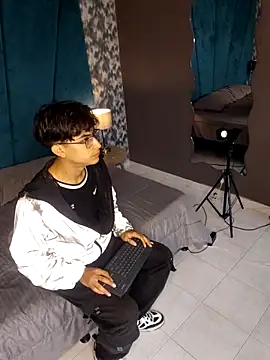 Aaron Eze online show from March 2026 11:59:02 AM