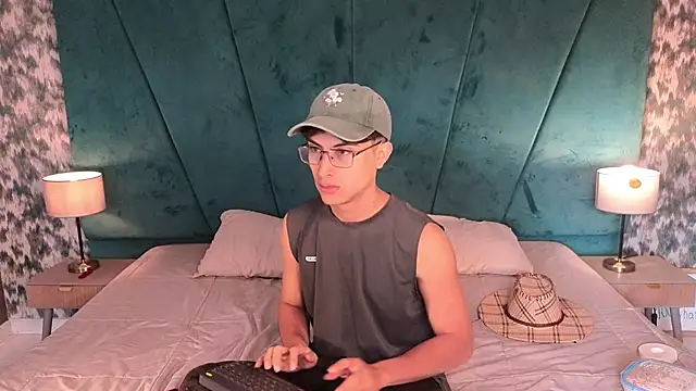 Aaron Eze online show from April 2026 01:19:01 PM