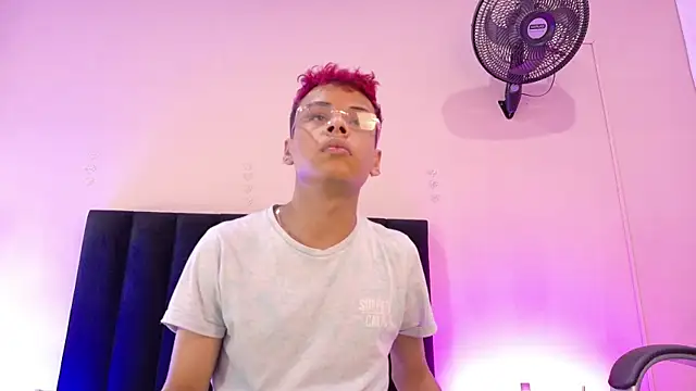 Xavier Fox    online show from January 2026 04:40:02 AM