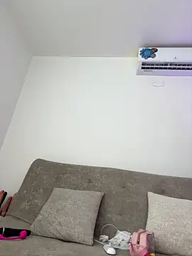 Julietalcl online show from October 2025 09:05:02 PM