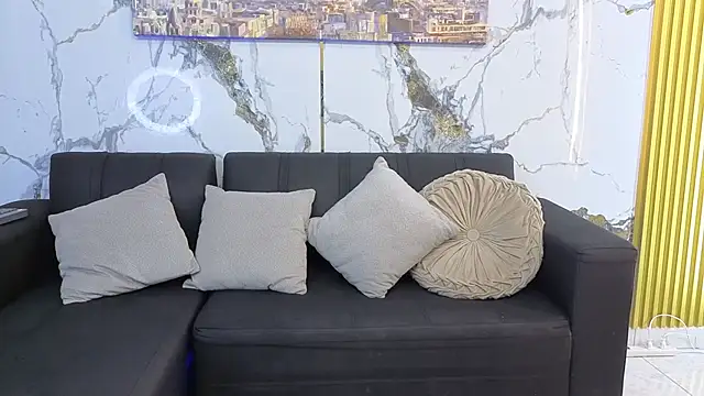 Charlotte Skinny aws online show from October 2025 05:48:02 PM