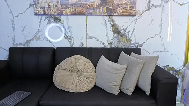 Charlotte Skinny aws online show from October 2025 05:52:01 PM