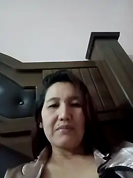 Bigtitsass81 online show from October 2025 01:01:01 PM