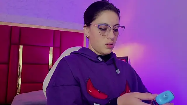 moon winy online show from April 2026 11:46:02 AM