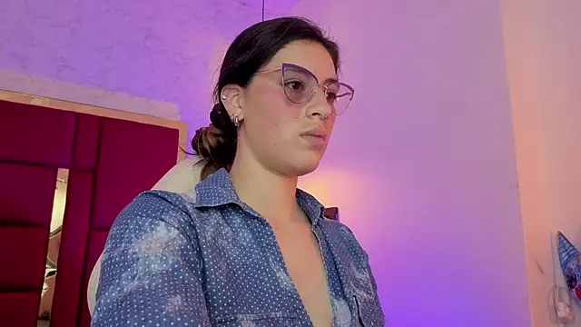 Snapshot of moon_winy chatting on July 2026 11:39:02 AM moon winy online show from July 2026 11:39:02 AM