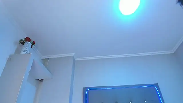 naomygomez1 online show from November 2025 05:40:02 PM