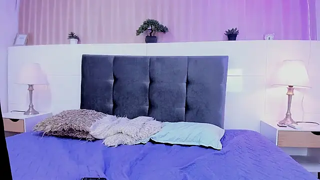 Anto Nella  online show from October 2025 02:18:01 PM