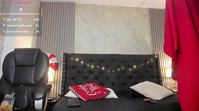 camila  bouzas online show from December 2025 07:42:02 PM