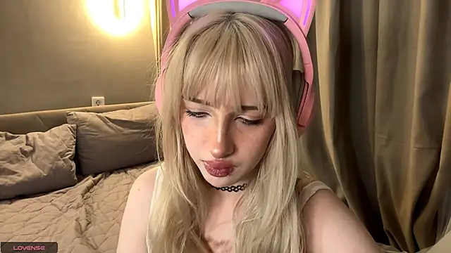 Milkmoriee online show from October 2025 03:25:01 PM