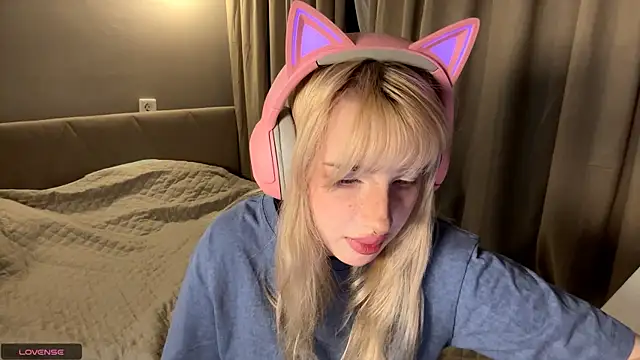 Milkmoriee online show from November 2025 03:25:01 PM