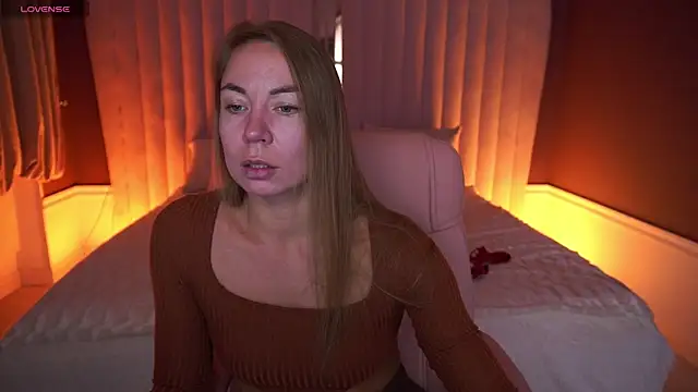 Snapshot of VixenMuse chatting on October 2025 08:31:01 PM VixenMuse online show from October 2025 08:31:01 PM