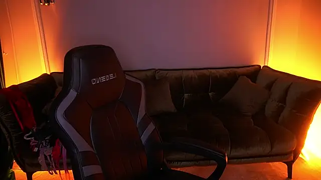 Snapshot of VixenMuse chatting on November 2025 09:04:01 PM VixenMuse online show from November 2025 09:04:01 PM