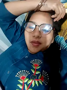 Vanshika1432 online show from October 2025 05:09:02 PM