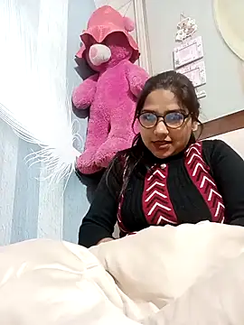 Vanshika1432 online show from November 2025 02:50:01 AM