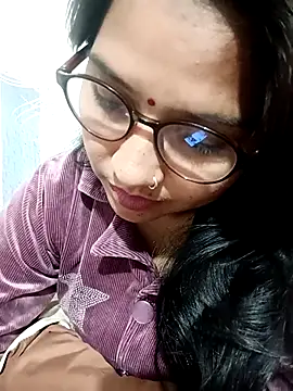 Vanshika1432 online show from November 2025 01:04:02 AM