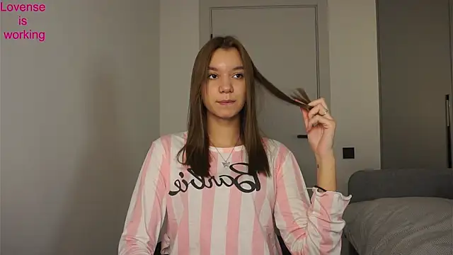 BrynnHolverson online show from November 2025 07:49:02 PM