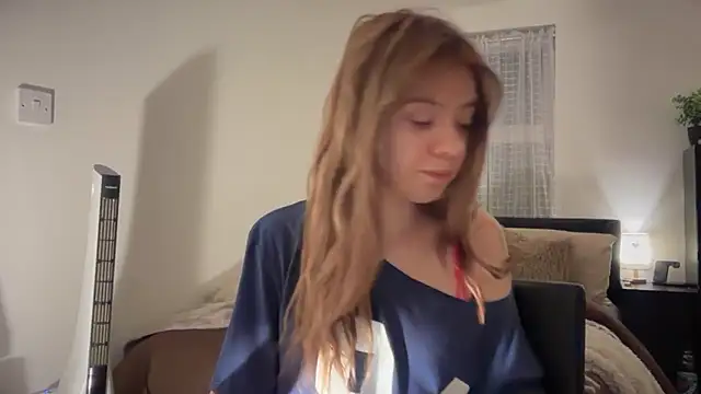 YasmineLace online show from January 2026 04:54:02 PM