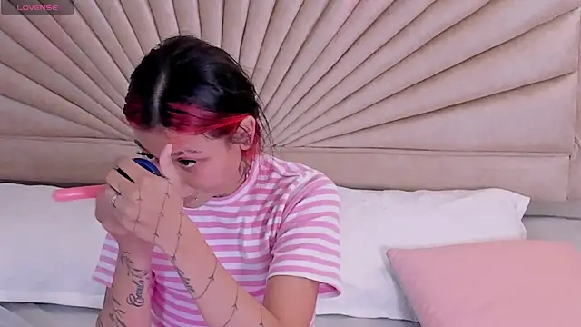 Emma duff online show from December 2025 12:12:02 PM