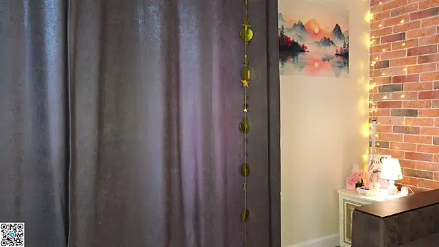 Snapshot of FoxFever chatting on February 2026 06:26:01 AM FoxFever online show from February 2026 06:26:01 AM