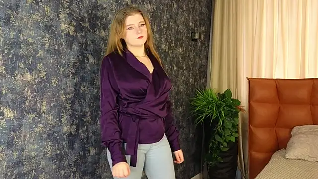 NightSaffron online show from December 2025 07:05:01 AM