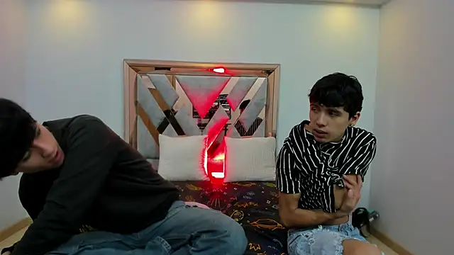 hoot booys  online show from November 2025 07:57:01 PM