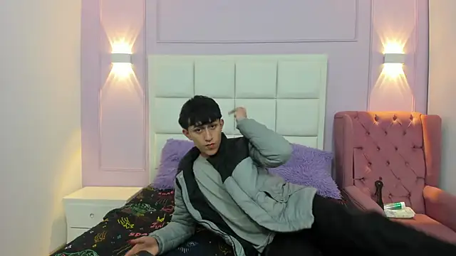 hoot booys  online show from December 2025 09:21:02 PM