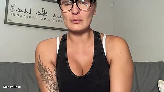 Mandyrheaa online show from October 2025 10:52:01 PM