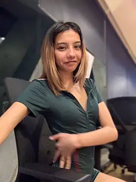 MiaaCute- online show from December 2025 01:00:01 AM