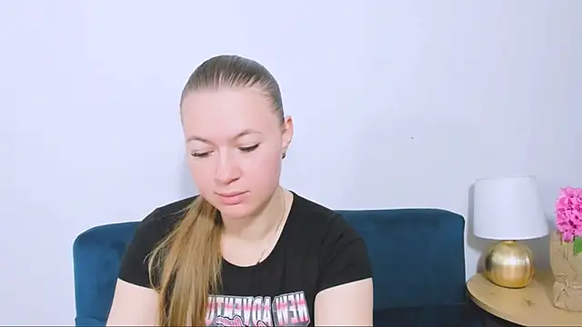 LeaNaughty online show from November 2025 05:11:01 AM