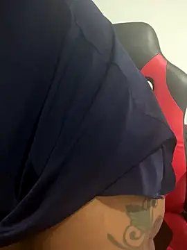 NatashaAzura online show from November 2025 01:08:02 AM