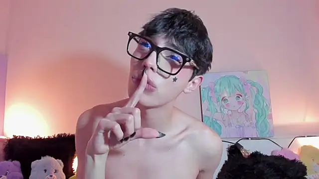 Strawberry Kitty  online show from February 2026 04:25:01 PM