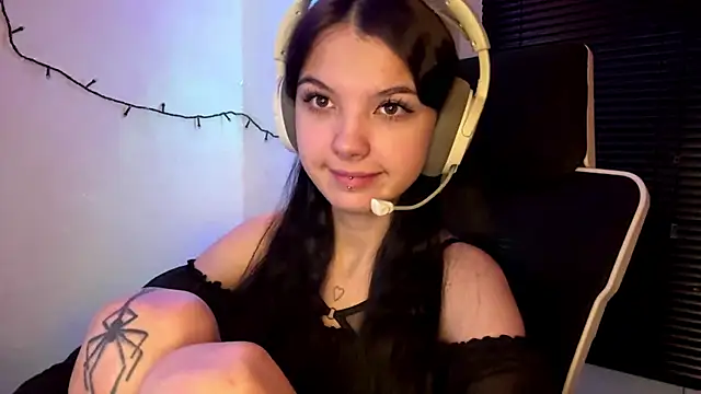 Snapshot of HanaMantanaDell chatting on February 2026 05:17:02 PM HanaMantanaDell online show from February 2026 05:17:02 PM