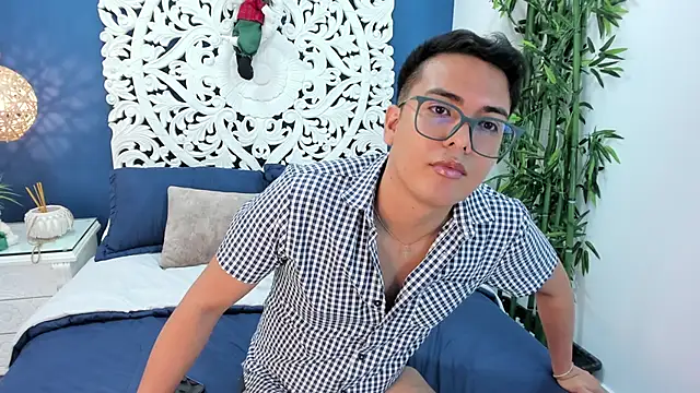 JohnBelRose online show from November 2025 07:41:02 PM