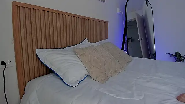 Snapshot of Little_Emma_11 chatting on February 2026 02:20:02 PM Little Emma 11 online show from February 2026 02:20:02 PM