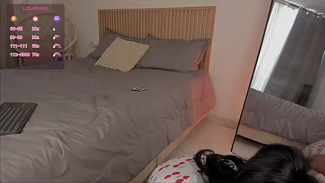 Snapshot of Little_Emma_11 chatting on February 2026 01:27:02 PM Little Emma 11 online show from February 2026 01:27:02 PM