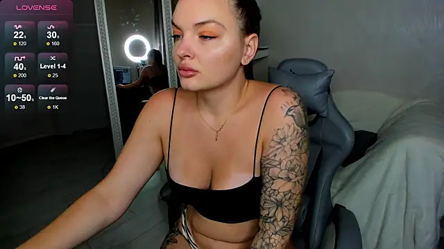 Snapshot of LeyaKale chatting on October 2025 01:35:01 AM LeyaKale online show from October 2025 01:35:01 AM