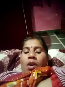 OliveGreen22 online show from November 2025 09:21:01 AM