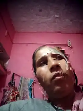 OliveGreen22 online show from November 2025 01:05:02 AM