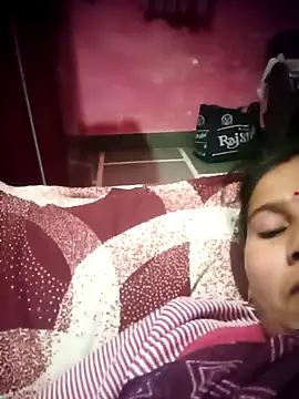 OliveGreen22 online show from November 2025 12:32:02 AM