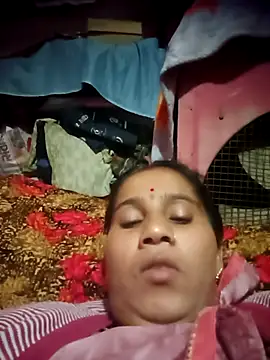 OliveGreen22 online show from November 2025 01:05:02 AM