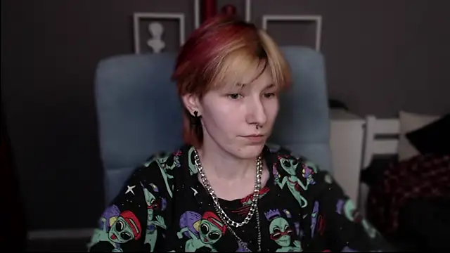 guitarandangell online show from April 2026 06:19:01 AM