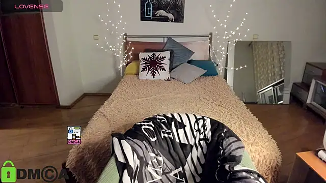 A Skyy online show from April 2026 08:44:02 PM