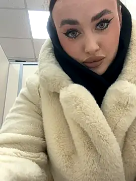 KiraSunshine online show from November 2025 03:56:01 AM