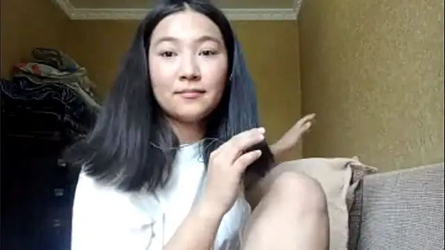 Snapshot of LinneaHyles chatting on October 2025 06:06:02 AM LinneaHyles online show from October 2025 06:06:02 AM