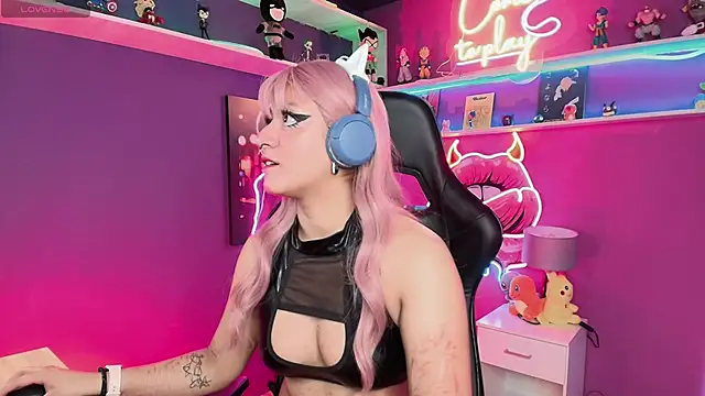 Snapshot of LuanEter chatting on February 2026 01:21:02 PM LuanEter online show from February 2026 01:21:02 PM